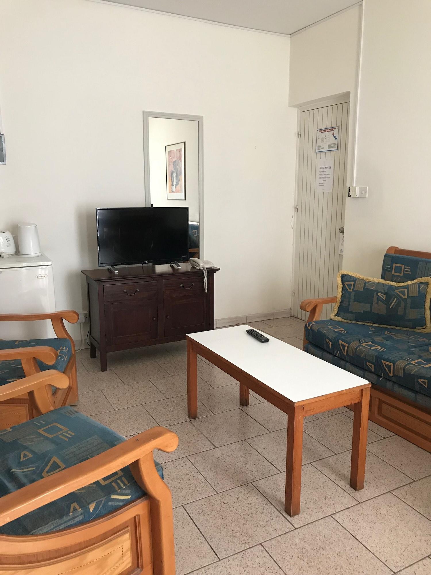 Daphne Hotel Apartments (Adults Only) Paphos Exterior foto