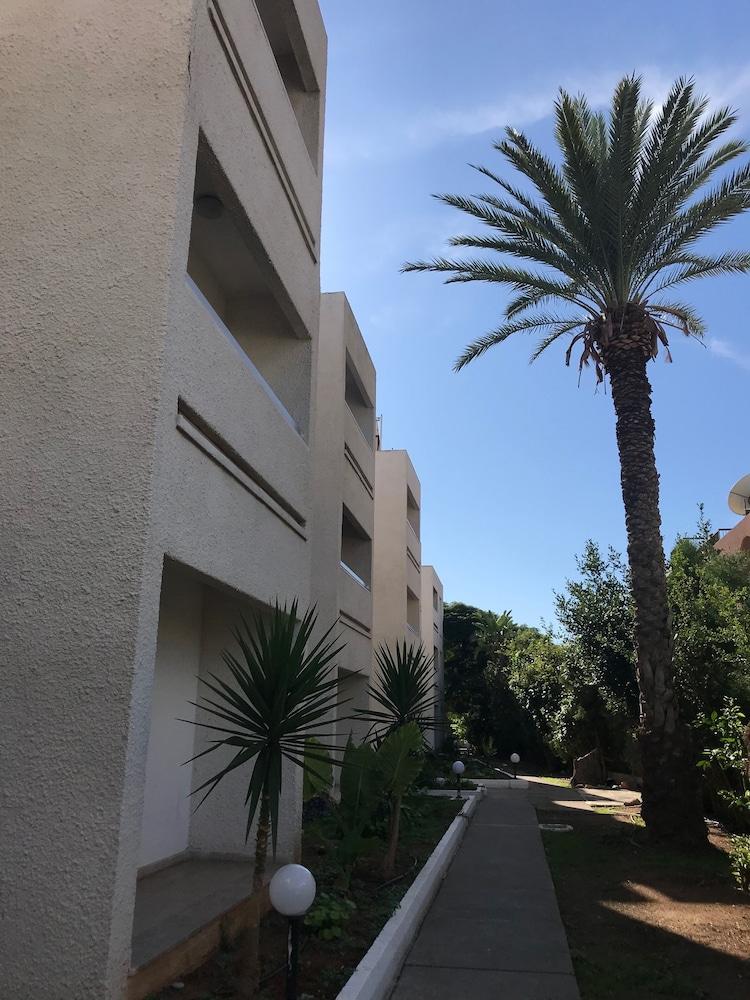 Daphne Hotel Apartments (Adults Only) Paphos Exterior foto