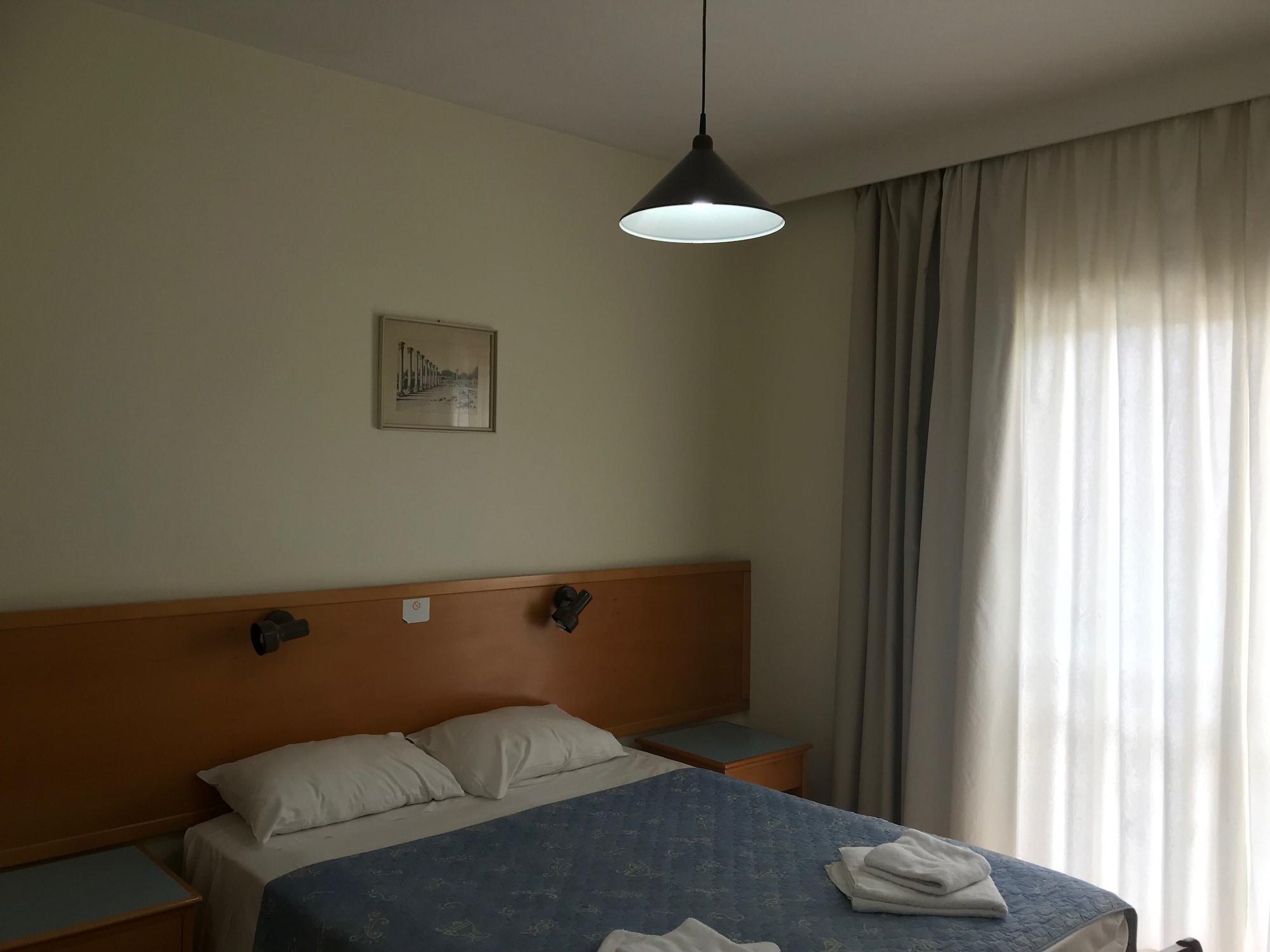 Daphne Hotel Apartments (Adults Only) Paphos Exterior foto