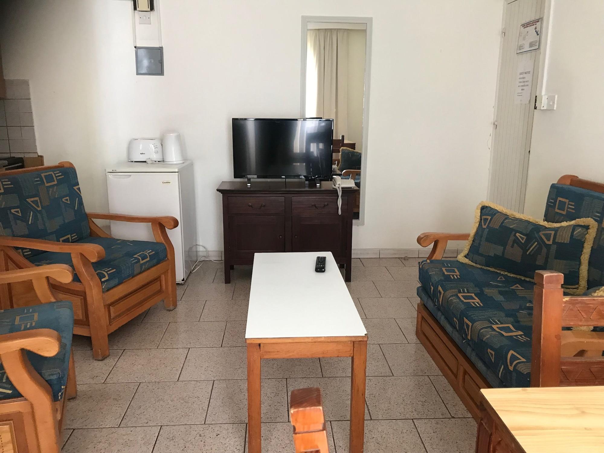 Daphne Hotel Apartments (Adults Only) Paphos Exterior foto