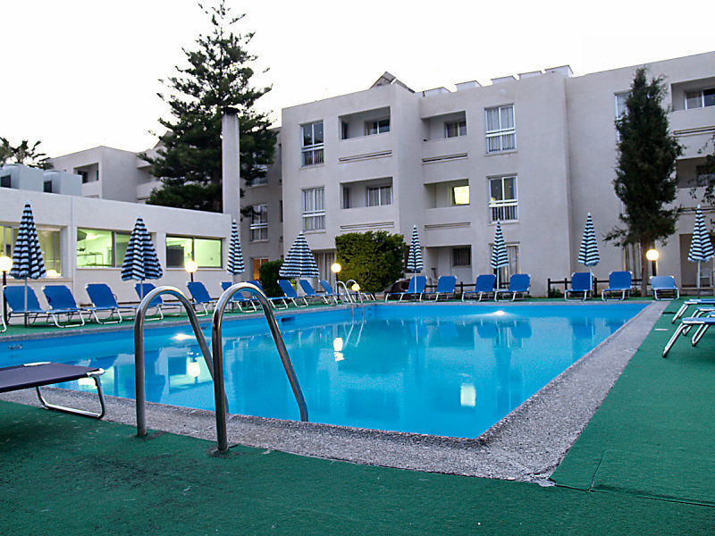 Daphne Hotel Apartments (Adults Only) Paphos Exterior foto