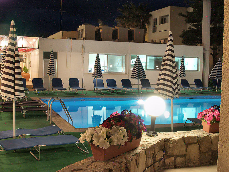 Daphne Hotel Apartments (Adults Only) Paphos Exterior foto