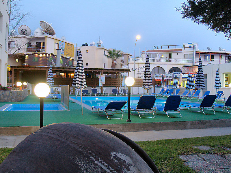 Daphne Hotel Apartments (Adults Only) Paphos Exterior foto