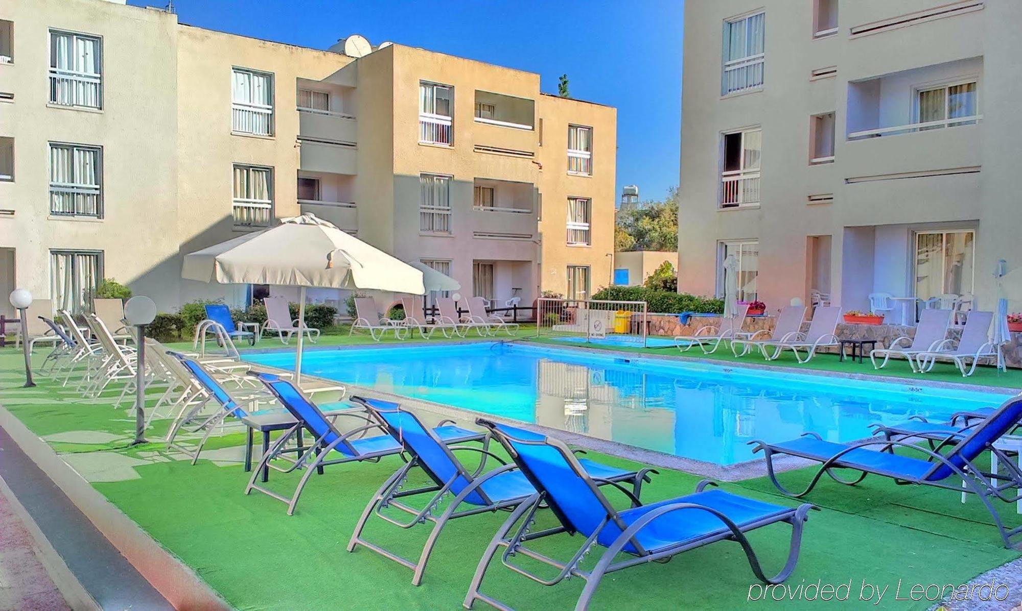 Daphne Hotel Apartments (Adults Only) Paphos Exterior foto