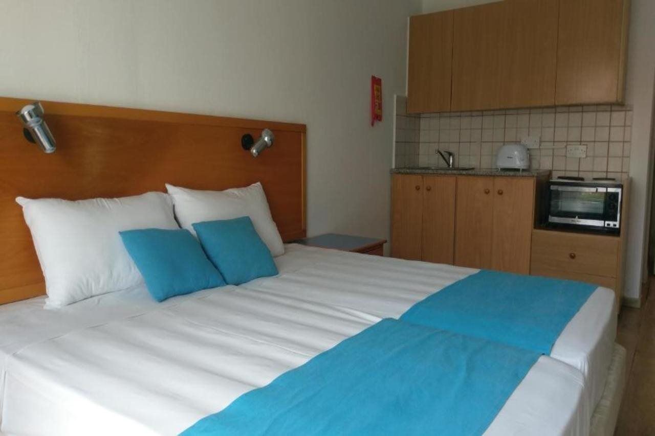 Daphne Hotel Apartments (Adults Only) Paphos Exterior foto